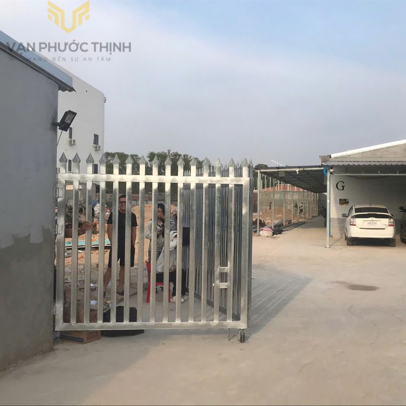 Hiện trạng cửa trước khi lắp đặt bộ kiểm soát