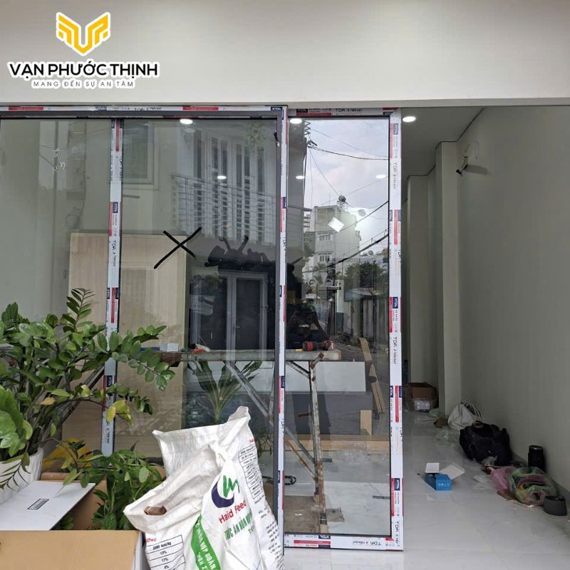 Tích hợp kiểm soát ra vào và cửa tự động 