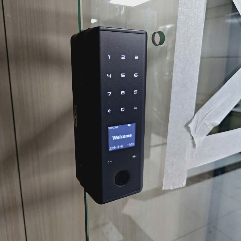 Thực tế lắp đặt kháo vân tay cửa kính TOHO TH740